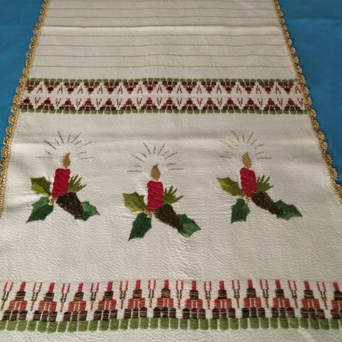 Handmade Set of 2 Pieces Runner and Semen with Gold Thread Vintage 1960 like new