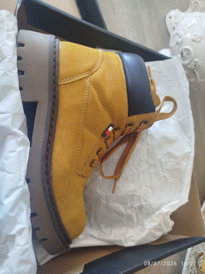 Tommy Hilfiger kids boots like new, size 34