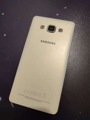Samsung Galaxy A3 τηλέφωνο με σπασμένη οθόνη για ανταλλακτικά