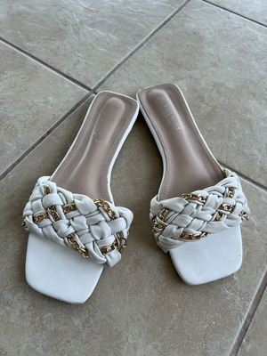 Alta Moda slippers like new white with soft anatomical sole and gold chain design