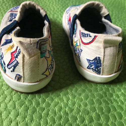 Παπούτσια slip-on Zara σαν καινούργια, αγορίστικα νούμερο 23, πολύχρωμα
