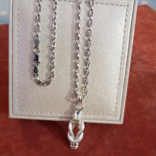 Lalaunis A21 750 925 necklace like new with silver chain