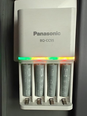 Φορτιστής Panasonic Eneloop Smartplus BQ-CC55E 4x AA/AAA 2000mAh μεταχειρισμένος