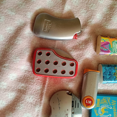 Lighters used, 30 collectible pieces with wear due to age
