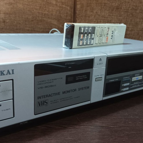 Akai VS-303 EG VHS VCR video cassette recorder player used, for repair