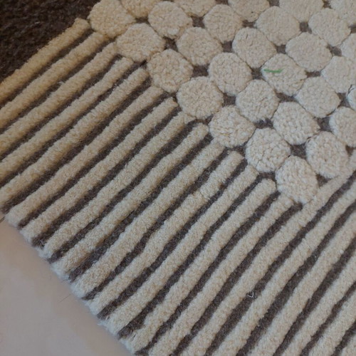 Machine-made low-pile rug 1.75 x 2.10 m