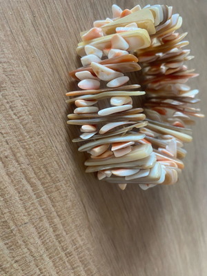 Shell bracelet like new, beige