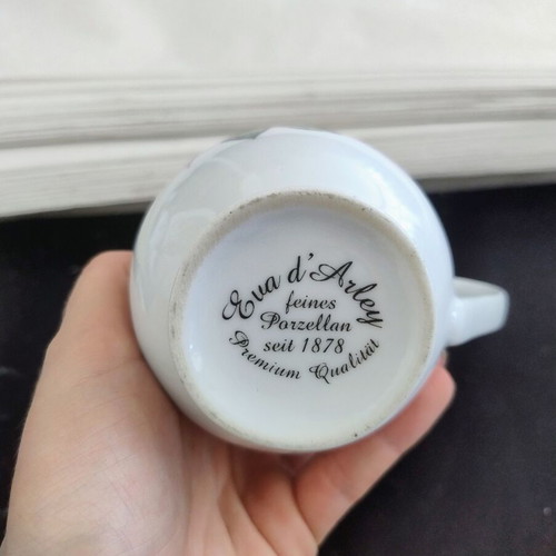 Porcelain mug Eva d'Arley used with unique design and shape