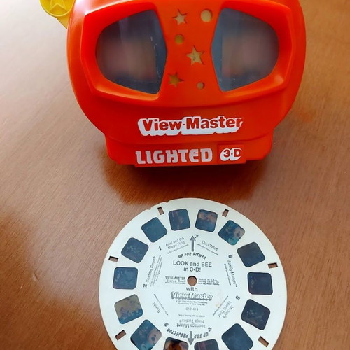 View-Master Lighted 3-D used with 3 Jurassic Park reels