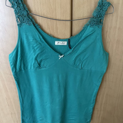 Guess jeans mako t-shirt with lace back XL like new, green