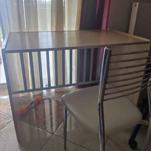 Children's desk like new