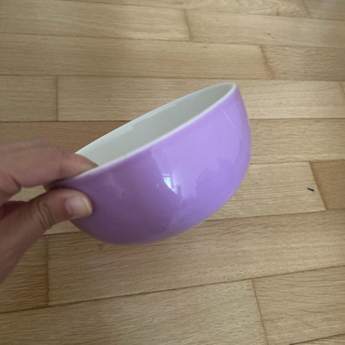 Glass bowl used with internal cracks