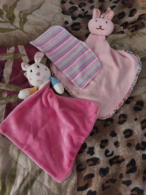 Baby towels like new, set of 3 with cute designs and colors