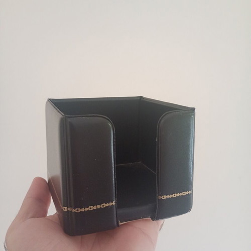 Note Cube used, in good condition