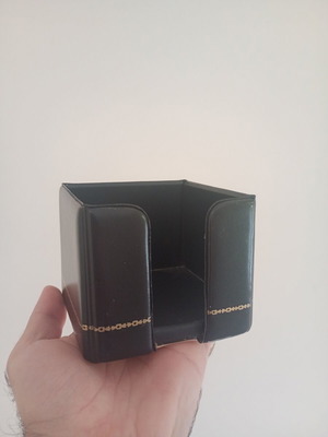 Note Cube used, in good condition