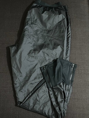 Puma Woven Track Pant size small like new, black