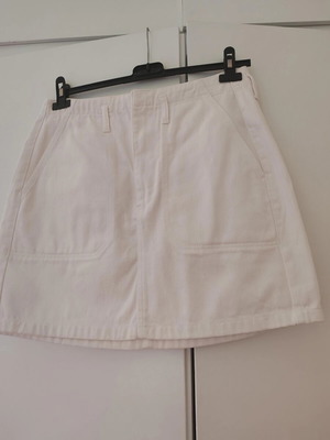 White denim skirt above the knee size 40 like new