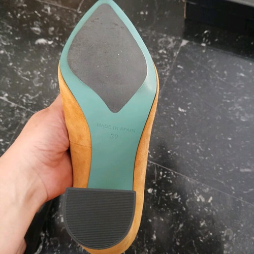 Favela women's shoes new, yellow pumps size 39