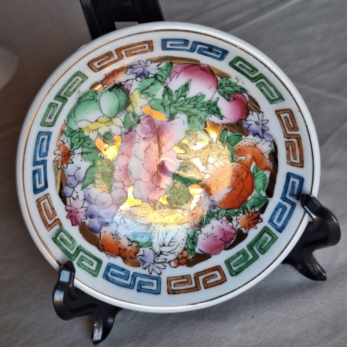 Vintage Chinese Mille Fleurs Famille Rose Plates Set of 6 like new