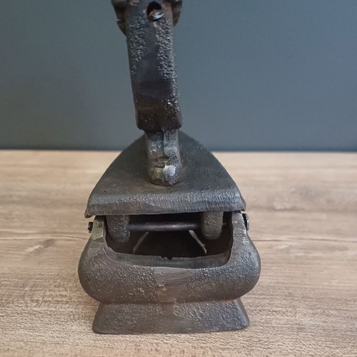 Cast iron iron used, vintage toy