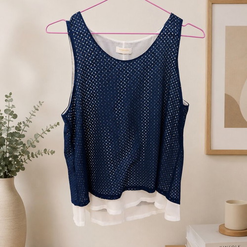 Matis top medium like new with lasercut design white and blue