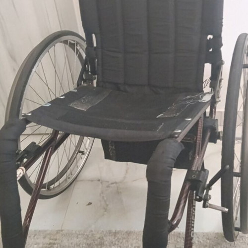 Carbon fiber folding wheelchair with quick-release wheels