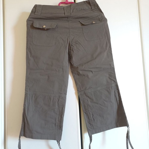 Capri summer bermuda pants green, like new, sizes S/M