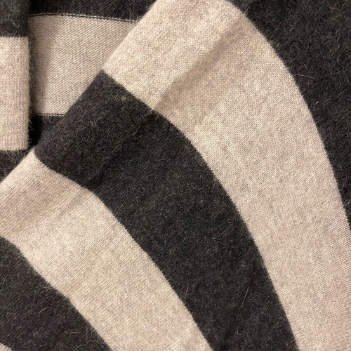 Cardigan like new, very soft and comfortable