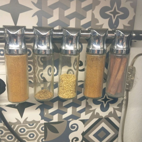 Spice containers like new, set of 5 pieces