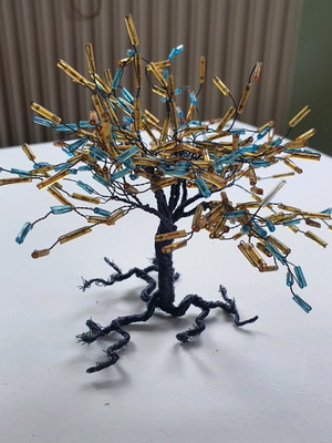 Wire and bead decorative tree like new, height 11 cm
