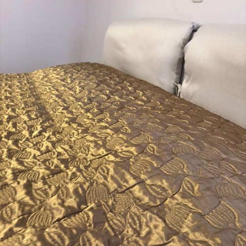 Zara Home quilt gold chestnut 250×230 cm like new