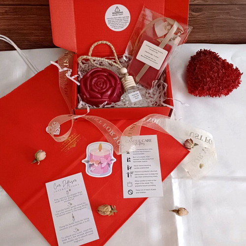 Gift Box Pink Rose Candle, Wardrobe Tablet & Car Diffuser
