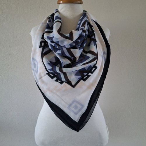 Scarf like new, white and blue