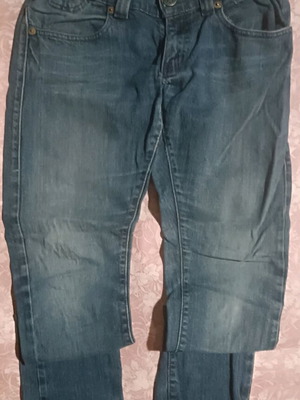 Vintage Levi's '80 skinny τζιν, μέγεθος Μ, με μικρό σκίσιμο για μπαλώμα