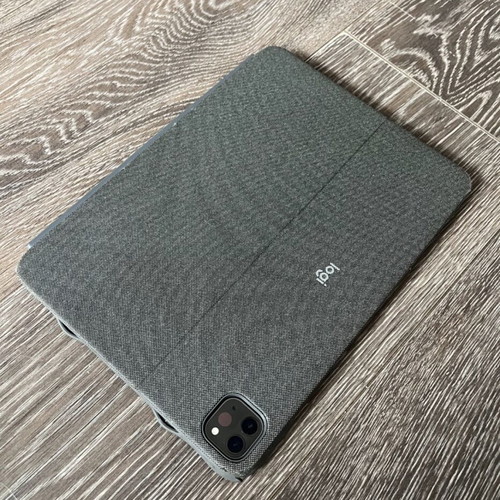 iPad Pro 3 11 inch 256GB M1 used with German case, mousepad and keyboard