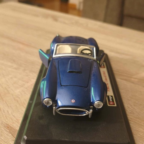 Bburago Ford AC Cobra 427 (1965) model car