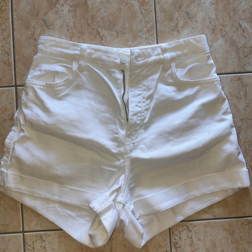 White Zara shorts size M, like new