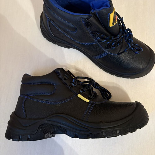 Men's Work Boots like new, size 41, black