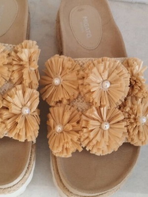 Migato summer slippers like new, beige with bows