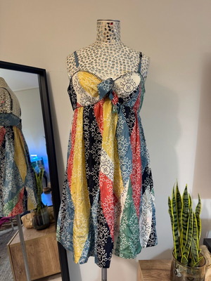 Babydoll silk dress BCBG Max Azria like new, multicolor