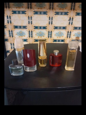 Miniature perfume set like new