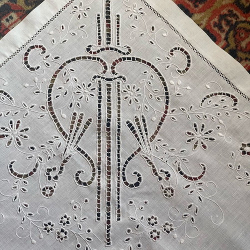 Cutwork tablecloth like new, handmade white linen fabric