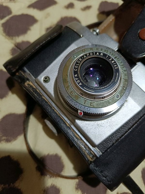 Φωτογραφική μηχανή οικογενειακό κειμήλιο μεταχειρισμένη σε δερμάτινη θήκη