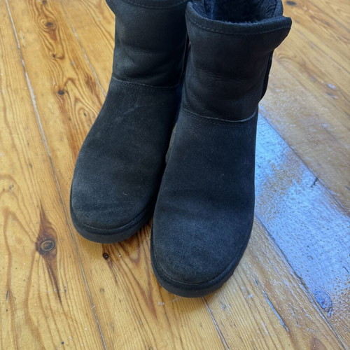 Ugg Australia boots used, slim elegant version, black