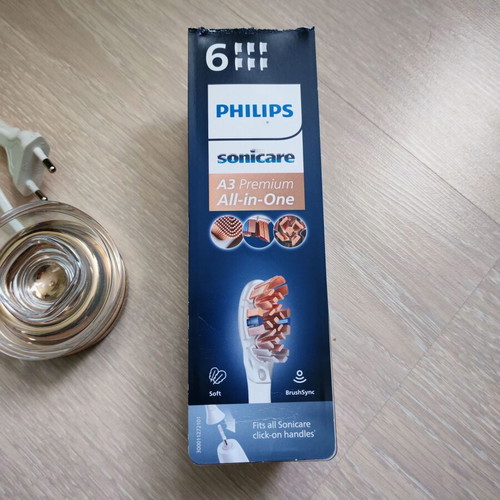 Philips Sonicare 9000 DiamondClean electric toothbrush like new