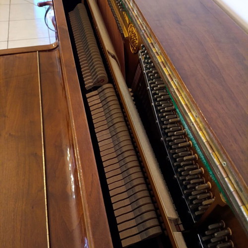 Royale Upright Piano like new, brown with bench