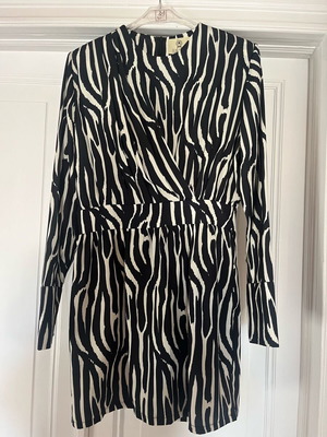 Φόρεμα Karavan με ζεβρέ σχέδιο, μέγεθος M, σαν καινούργιο