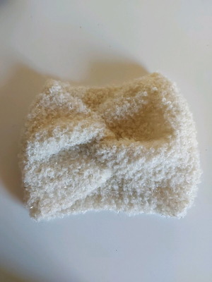 Open handmade hat new, white boucle yarn