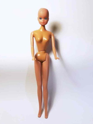 Simba Steffi doll used with missing hair