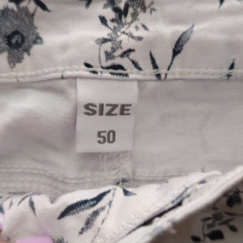 Elastic gabardine pants Medium like new with blue flowers